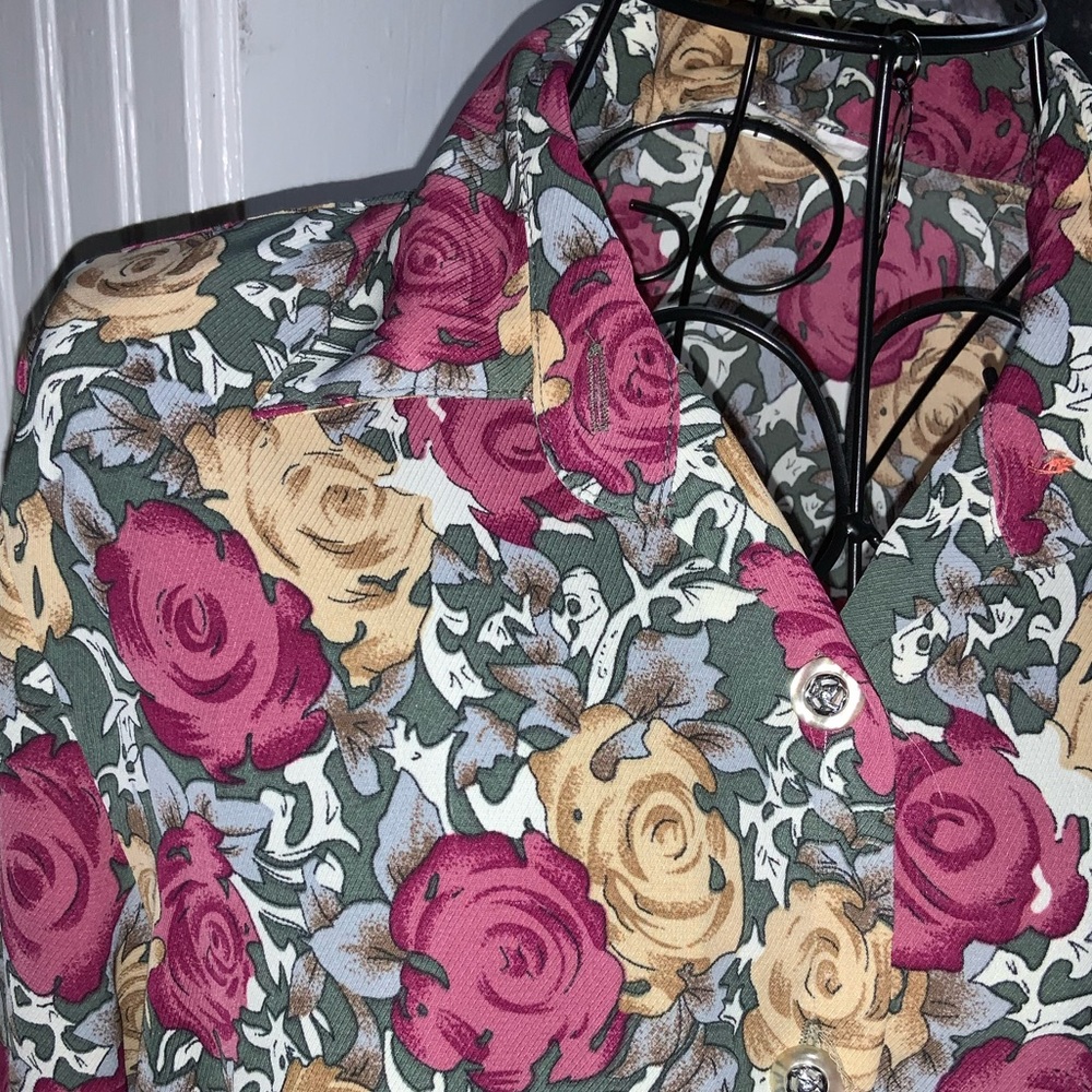 VINTAGE FLORAL BUTTON DOWN